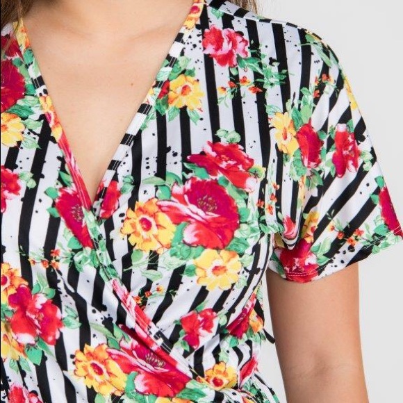 🌺 HP Signature Wrap Dress in Stripes and Floral - Picture 7 of 8